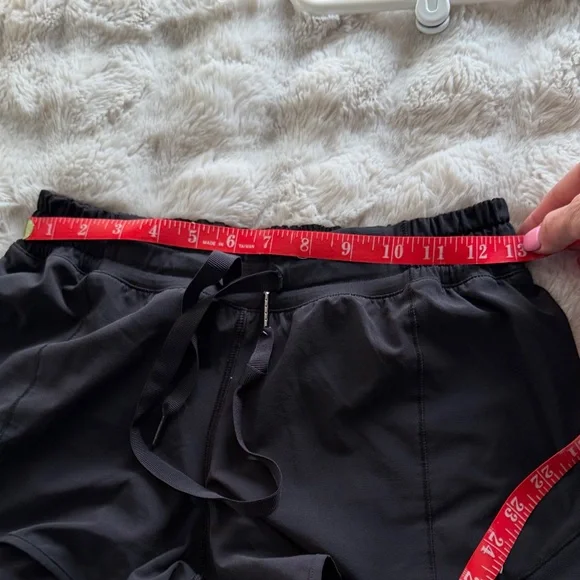 Women's Black Lululemon Athletica Shorts size 6 - Picture 10 of 11